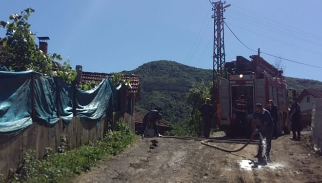 Kumluca’nın köyünde yangın paniği