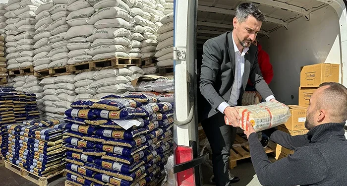 Bartın’a depremzede akını var! Mustafa Bozkurt bir TIR yardım gönderdi