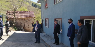 mustafa-karaman-karantinaya-alinan-evleri-ziyaret-etti