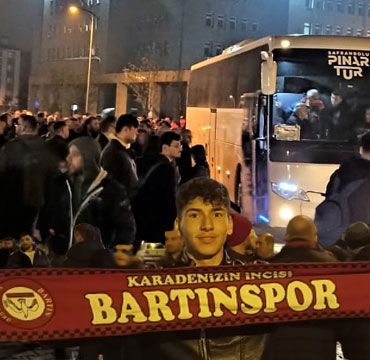 rezalet-bartinspor-yolda-birakildi4