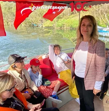 rus-turistler-bartin-irmagini-gezdi