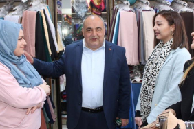 secim-turunda-kizlari-aldatmazi-yalniz-birakmadi