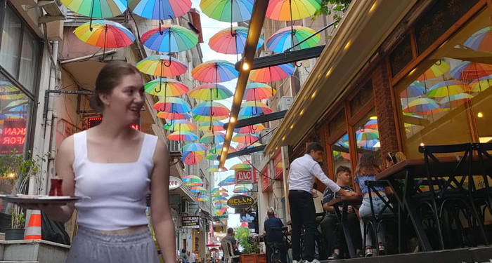 Bartın’ın şemsiyeli sokağında ilişkiler de çaylar da hep sıcak
