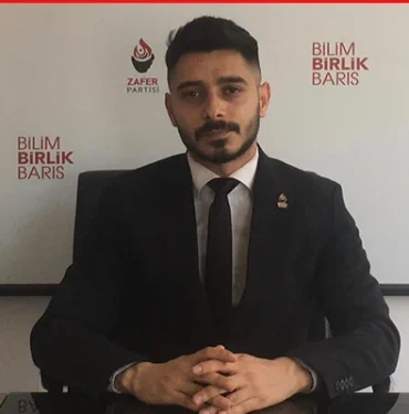 siyasette-turkiyenin-en-genc-il-baskani-bartindan