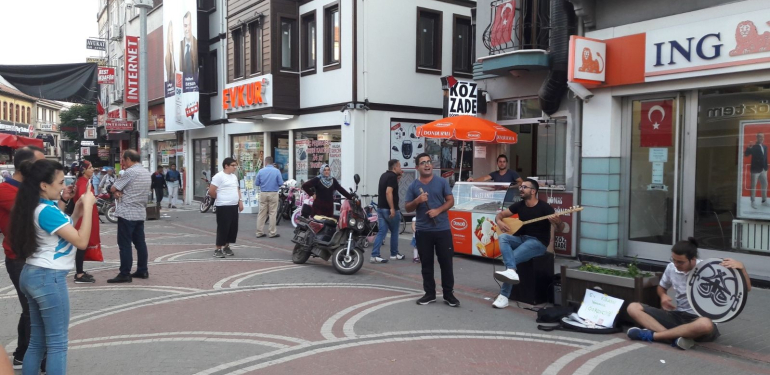 ‘Öğrenciyiz, ev kirasını veremedik’ konseri