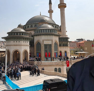 taksim-camiine-bartinli-hoca-atandi