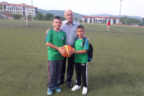 turgut-altincubuk-cocuklarla