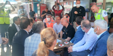 ulastirma-bakaninin-uzerine-cay-dokuldu