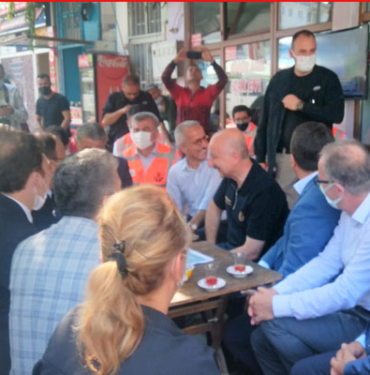 ulastirma-bakaninin-uzerine-cay-dokuldu