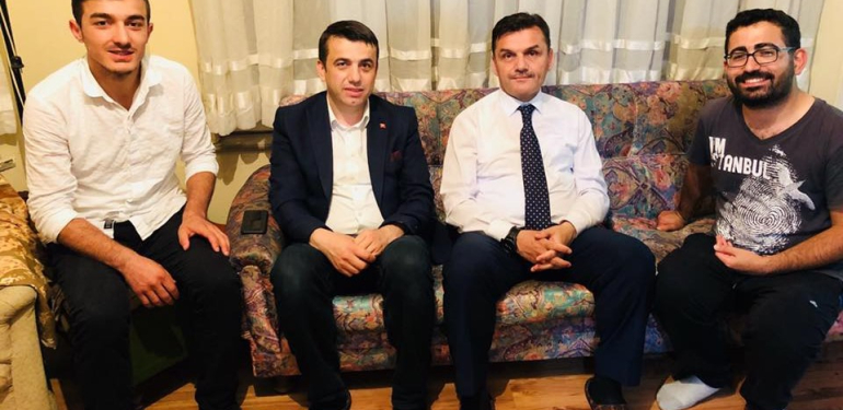 Vekil adayı sahur vakti kapıyı çaldı