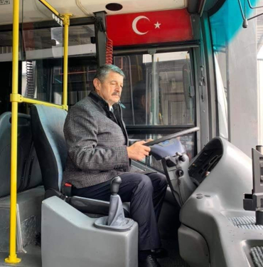 yeni-otobusleri-cemal-akin-tanitti
