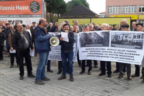 yikilan-eml-icin-boyle-eylem-yapmislardi
