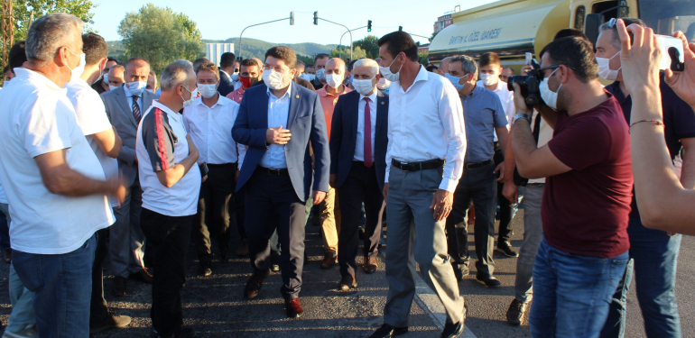 AK Parti kırmızı plakalı Yılmaz Tunç’u bakan gibi karşıladı