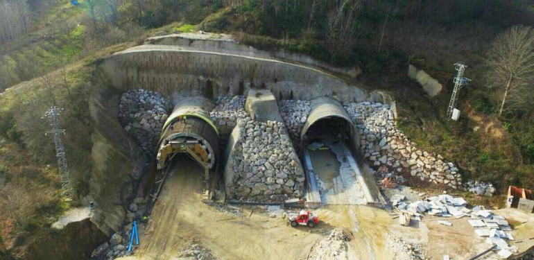 Kurucaşile yolu tam gaz