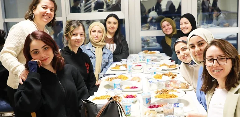 BARÜ’de iftar vakti