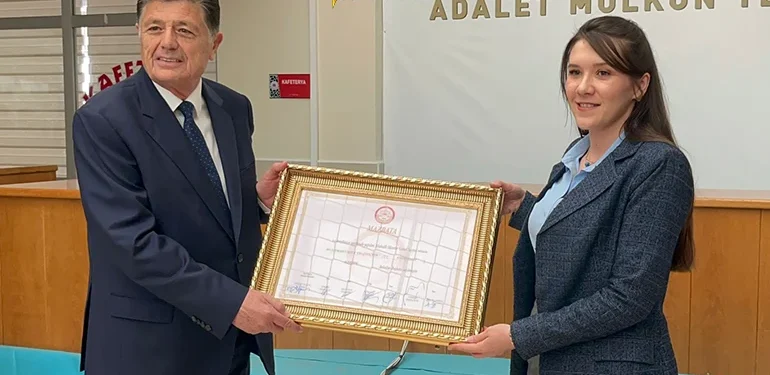 17 yıl sonra yeniden başkan seçilen Yalçınkaya, mazbatasını aldı