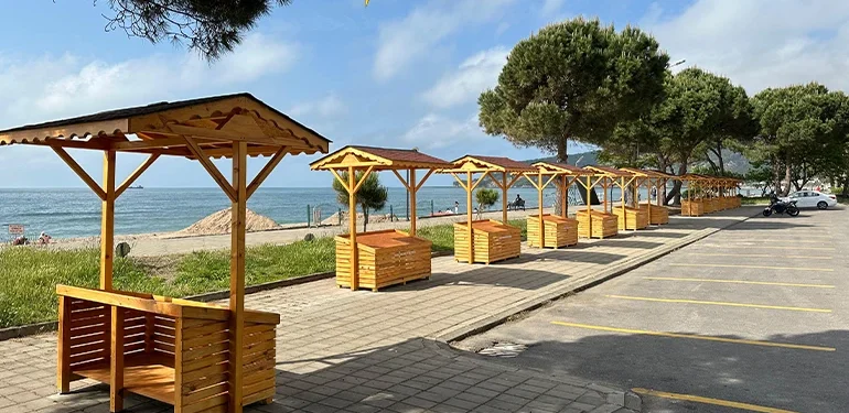 Bartın Belediyesi’nden İnkumu’na ahşap stand