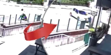 bartında bebek arabasına otomobil çarptı