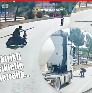 Elektrikli bisikletle 5 metrelik boruyu taşırken yola düştü