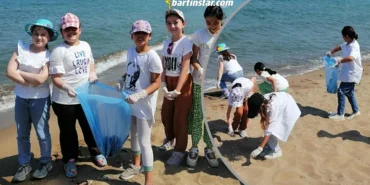 kozcağız ahmetler okulu öğrencileri çöp topladı