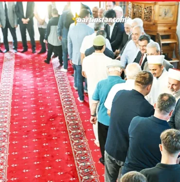yılmaz tunç bayram namazını şadırvanda kıldı 2