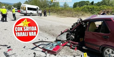 Mıcıra kapılan otomobil karşı şeride geçti, minibüsle çarpıştı5