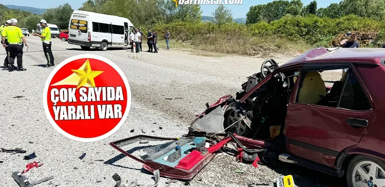 Mıcıra kapılan otomobil karşı şeride geçti, minibüsle çarpıştı!