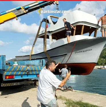 4 yıldır beklediği Çılgın Kaptan’ı davul zurna ile denize indirdi1