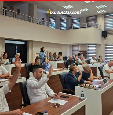 Belediye meclisinde alkışlar eşliğinde kabul edildi