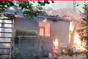 bartın kurucaşilede yıldırım düşen bağ evi yandı