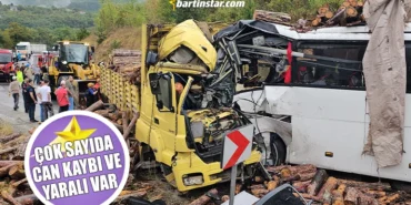 Bartın’dan kalkan otobüs tomruk kamyonuyla çarpıştı7