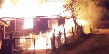 bartın ulusta iki katlı ahşap ev yandı