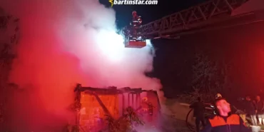 Ahır yangınında büyükbaş hayvanlar telef oldu