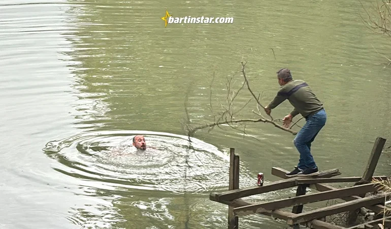İçki içerken Bartın Irmağı’na düştü