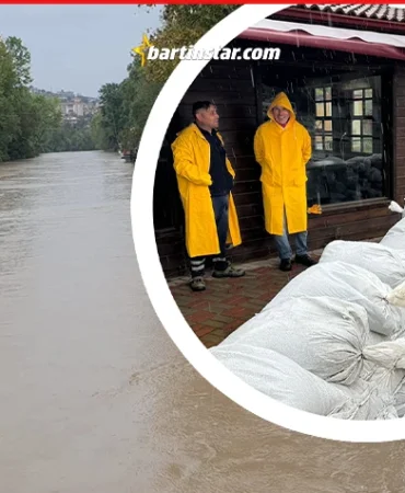 Irmak yükseliyor, güne damga vuran önlem Kum çuvalları