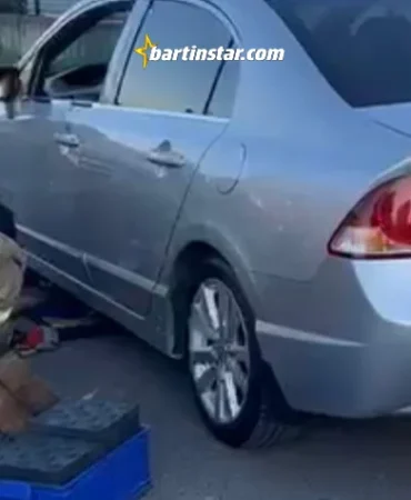 Yaralanan köpek, girdiği park halindeki otomobilin altına sıkıştı1