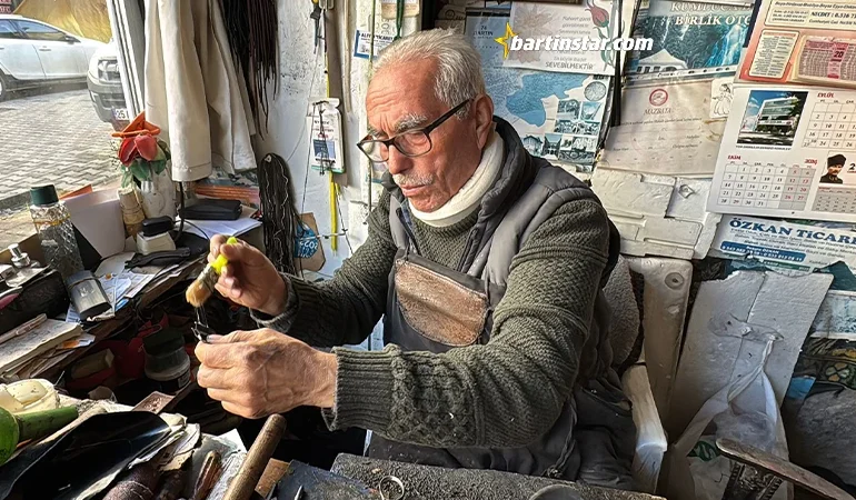 12 metrekarelik dükkanda 55 yıldır üretiyor