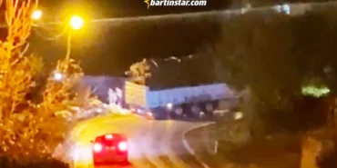 Bartın Tomruk yüklü TIR kaydı, yol ulaşıma kapandı1