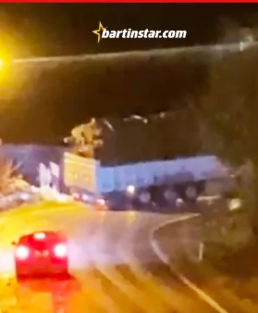Bartın Tomruk yüklü TIR kaydı, yol ulaşıma kapandı1