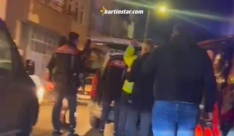 Telefon tamircisi ile müşterileri kavgası güvenlik kamerasında