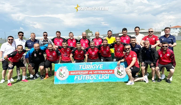 Bizim veteranlar, Antalya’dan kupa ile dönüyor