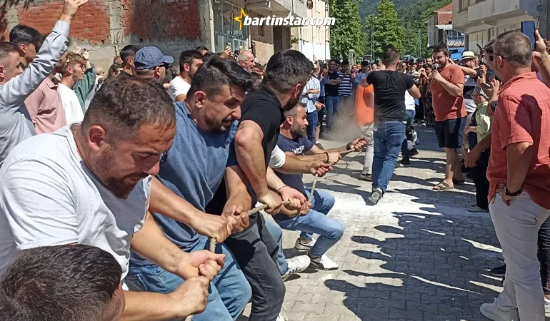 Zafer’de Kurban Bayramı; halatı güçlü çekene kupa ve para ödülü