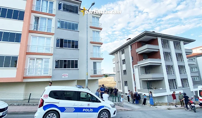 Boşanma aşamasındaki çift evde ölü bulundu