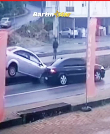 Yaya için durmuştu! Arkadan gelen otomobil durmadı