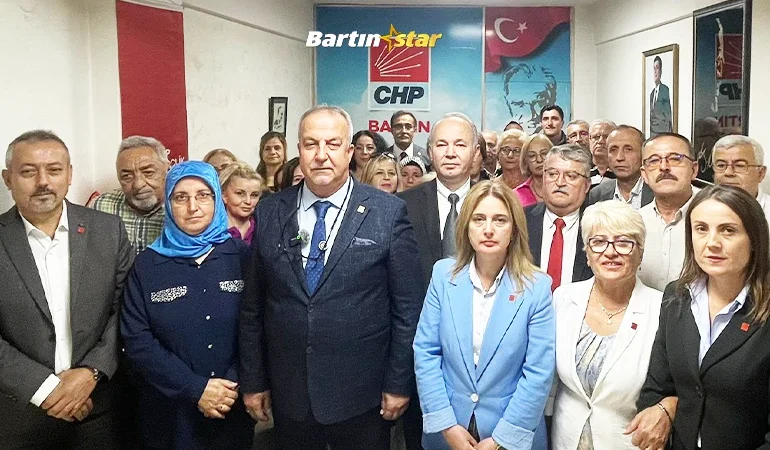 Adaylığını açıkladı; fotoğraftaki detay