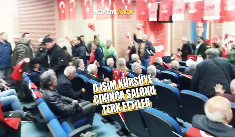 CHP kongresinde sessiz protesto!