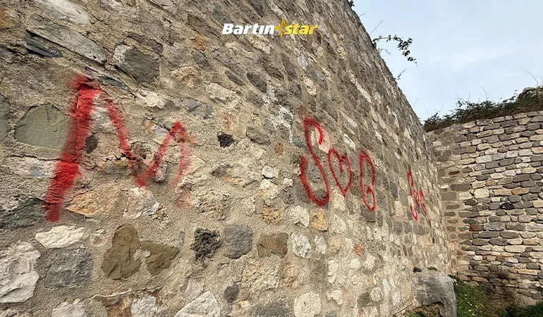 Amasra Kalesi 2 bin yıldır böyle zulüm görmedi