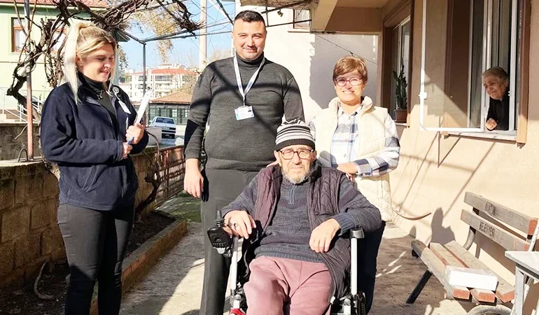 Bartın Belediyesi’nden vatandaşa akülü sandalye