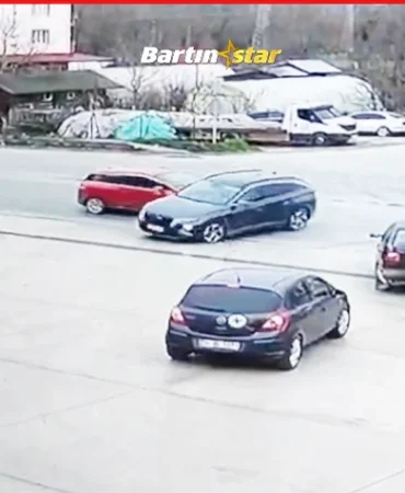 Bartın'da 3 aracın karıştığı kaza kamerada