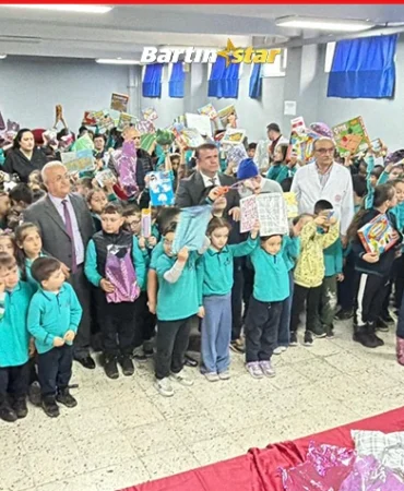 23 Nisan hediyesi Bartın’da 8 bin 500 öğrenciye dağıtıldı
